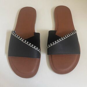 Tom’s black strap leather sandal